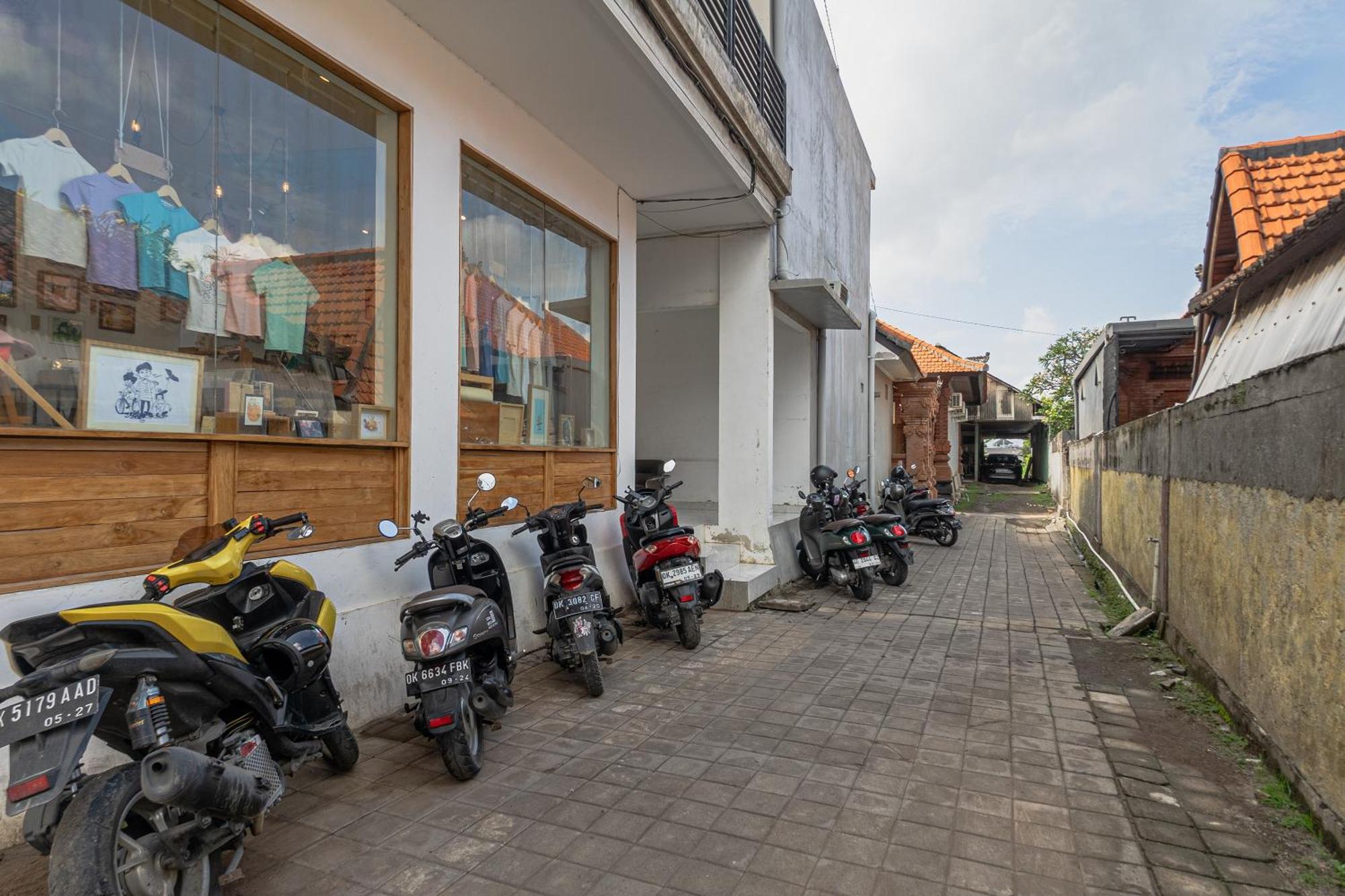 Azalea Homestay & Villa Canggu Esterno foto